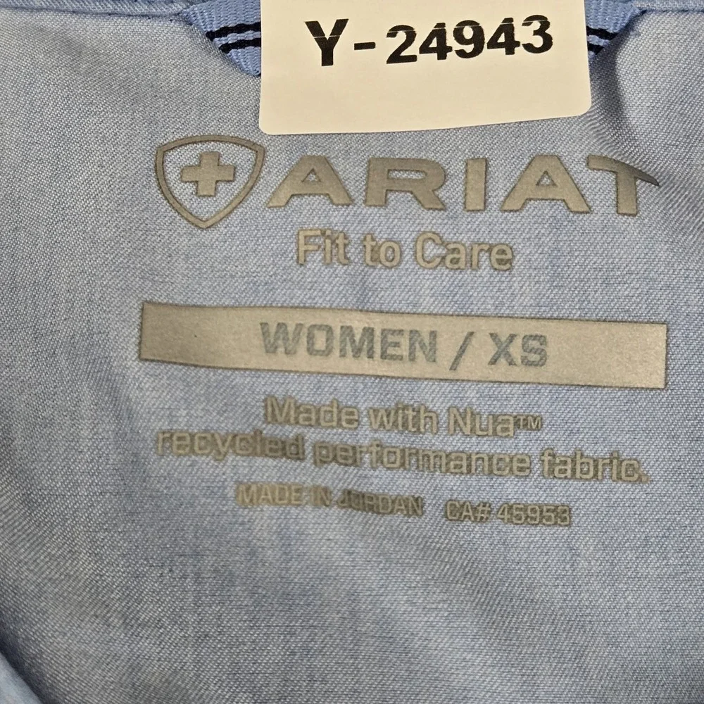 Ariat Women‎ Scrub Top XS Blue Logo Embroidery Nua Short Sleeve
